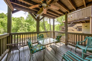 Outdoor dining - Dog-friendly waterfront condo with full kitchen, furnished deck and river views (Helen)