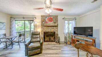 TV, fireplace