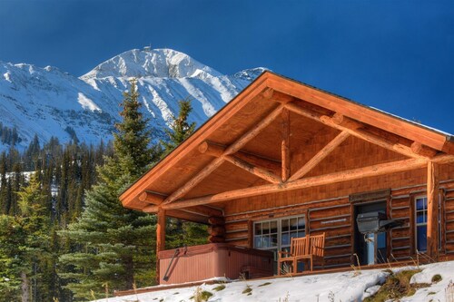 The Outlaw-Cowboy Heaven Cabin, Best Ski-in/out & Views, New Bathrooms, Hot Tub