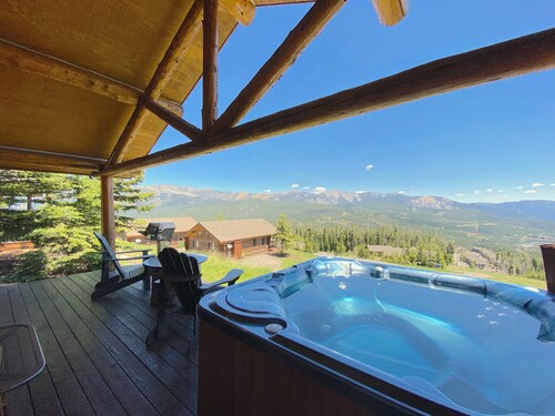 Luxury Cowboy Heaven Cabin w/Best Ski-in/out &Views in Big Sky! Hot Tub on Porch