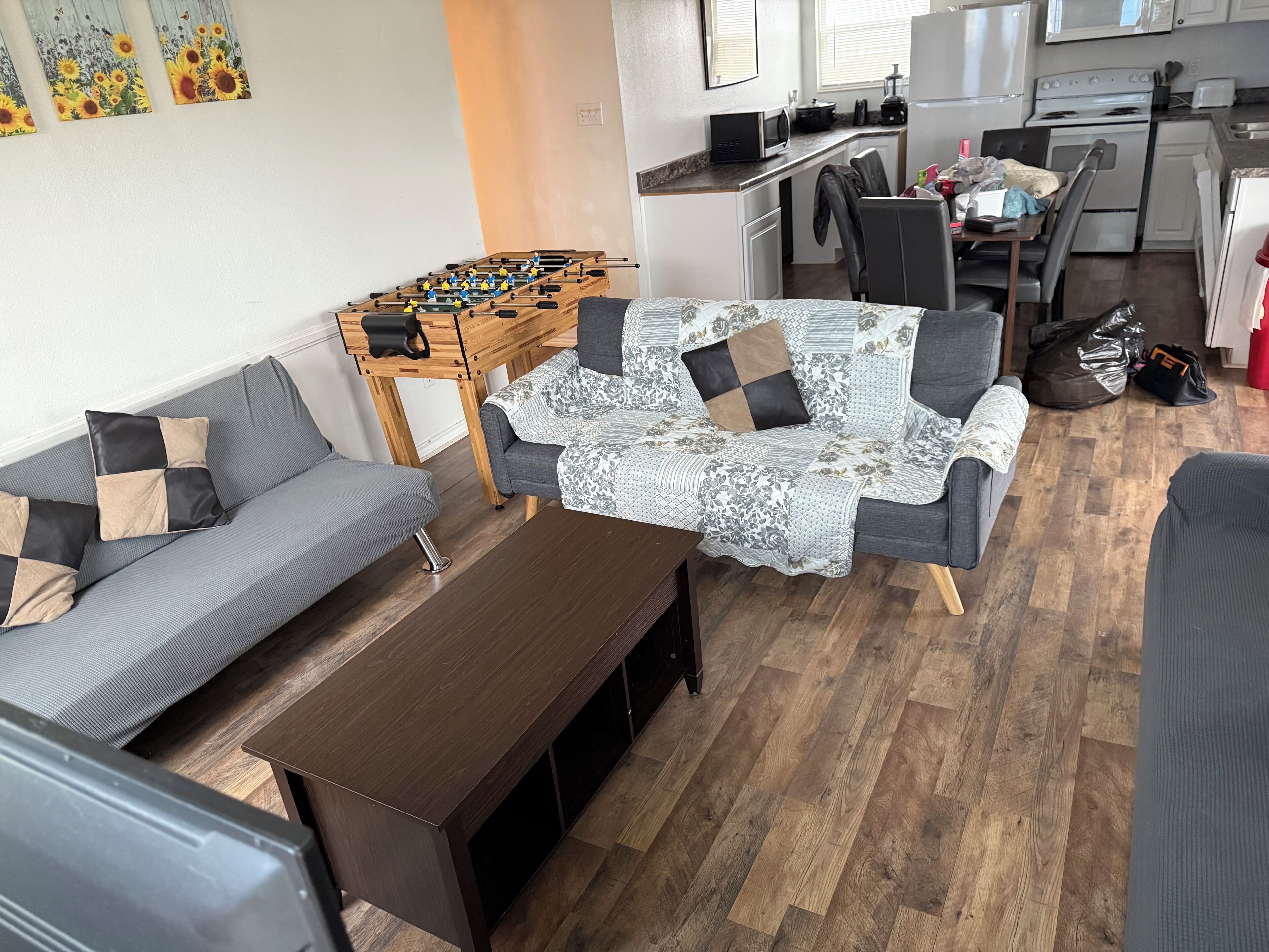 TV connectée, lecteur de DVD, livres, vidéothèque