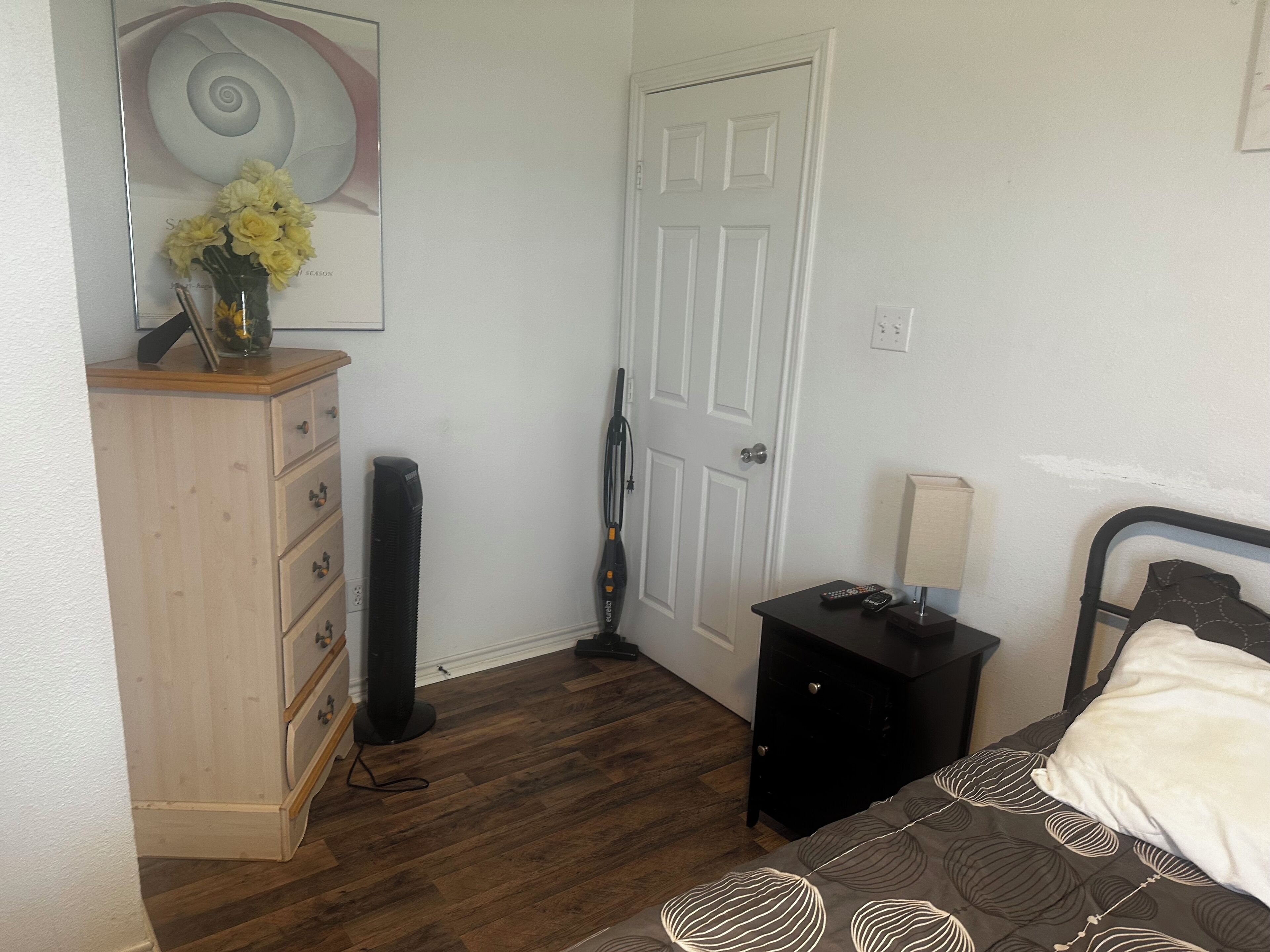 3 bedrooms, iron/ironing board, WiFi (free), bed sheets