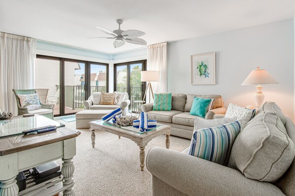 Televisión, reproductor de DVD, libros y estéreo 