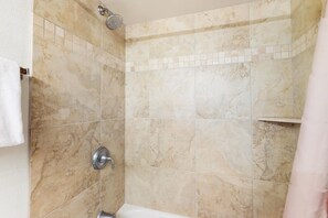 Hair dryer, towels - Welcoming Condo with Free WiFi, Ocean Views, Shared Pool & Tennis - Walk to the Beach (Kihei)