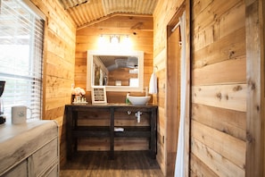 Douche, serviettes fournies