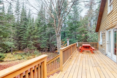 Peaceful Dog-Friendly Cabin with Large Yard, Deck, & Firepit - Close to the Lake
