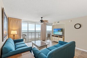 Een televisie en een dvd-speler