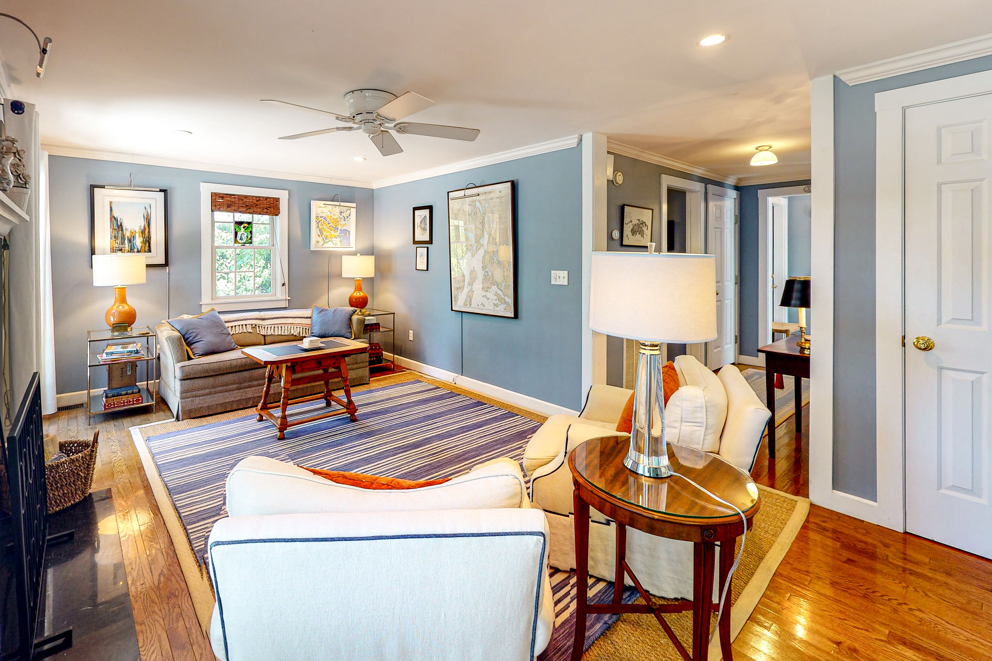 Lovely home within walking distance of the bay & dining