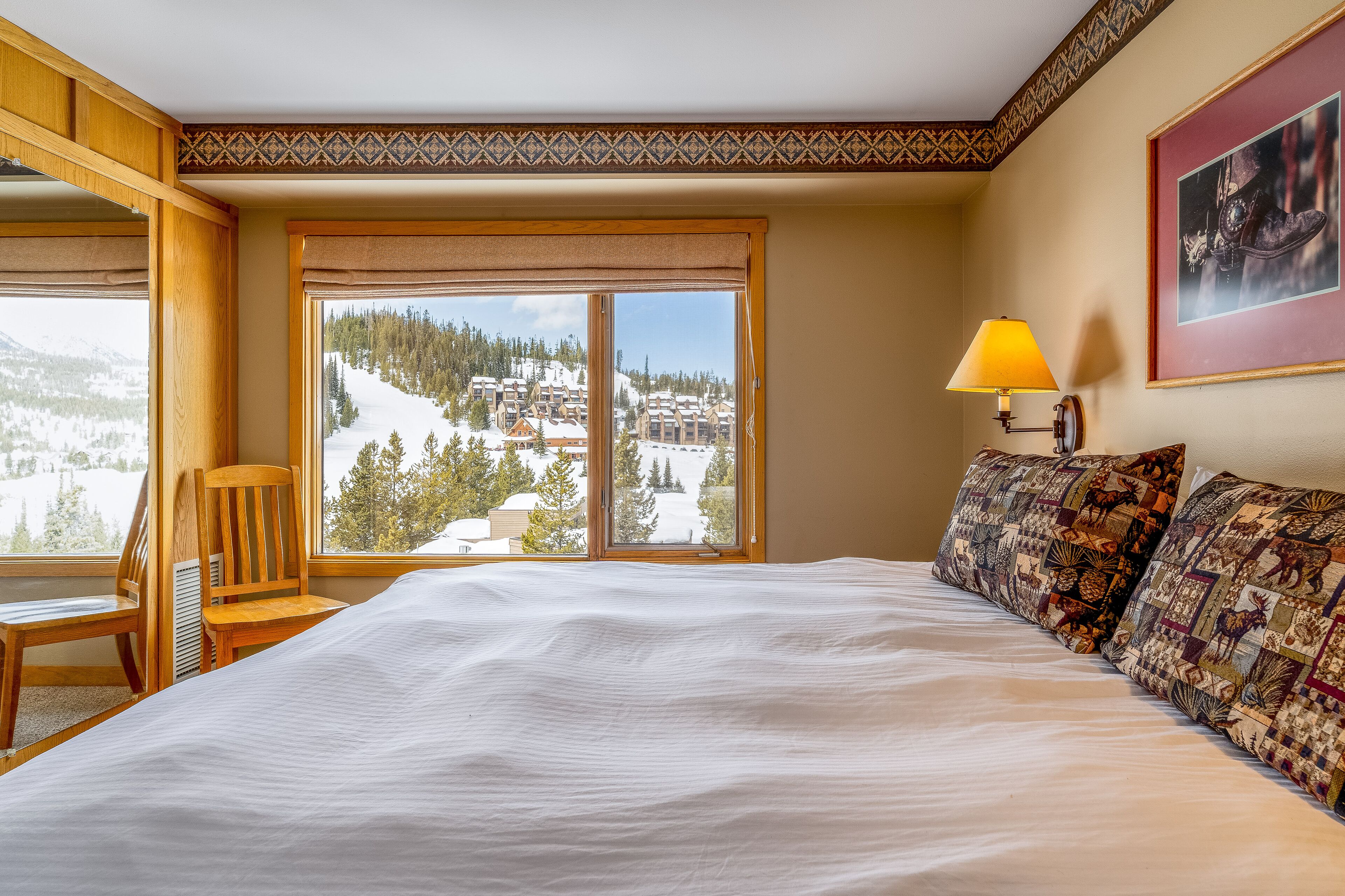 1 bedroom, free Internet, bed sheets