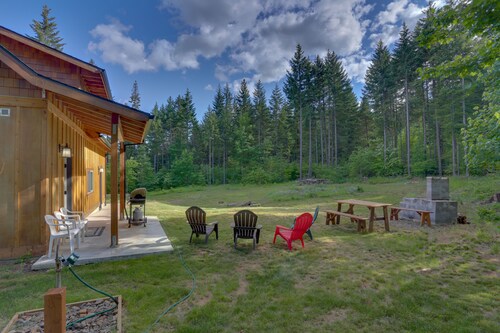 Cozy woodland cabin in a peaceful location with forested views