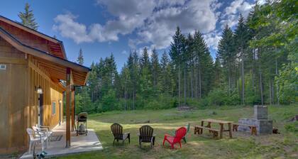 Cozy woodland cabin in a peaceful location with forested views