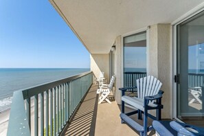 Property grounds - Beachfront Condo, AshWorth, Free Wifi, Pools, Hot Tub | AshWorth - 1806 (North Myrtle Beach)
