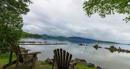 Gemütliches Cottage am See mit Dock, Blick auf die Berge, ruhige Lage und vieles mehr!