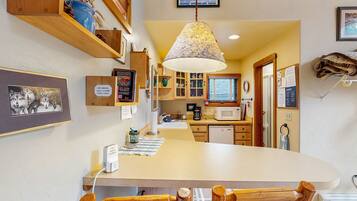 Frigorifero, microonde, macchina per tè/caffè, tostapane