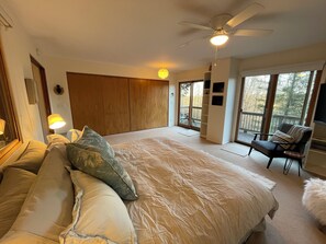 4 bedrooms, memory foam beds, desk, iron/ironing board - WINTER GETAWAY Dates Available~Spring-Summer 2026, don’t miss out, Book Today! 😄 (Maple City)