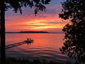 Beach nearby, beach towels - WINTER GETAWAY Dates Available~Spring-Summer 2026, don’t miss out, Book Today! 😄 (Maple City)