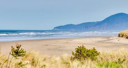 Family-Friendly Oceanfront Condo with Free WiiFi, Ocean Views & Easy Beach Access