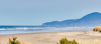 Family-Friendly Oceanfront Condo with Free WiiFi, Ocean Views & Easy Beach Access