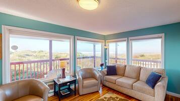 Télévision, lecteur de DVD, livres