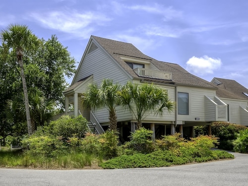 736 Spinnaker! Pet Friendly, Walk to Ocean, Pools, Golf, Dining! Amenity access included!