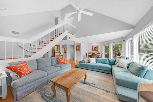 736 Spinnaker! Pet Friendly, Walk to Ocean, Pools, Golf, Dining! Amenity access included!