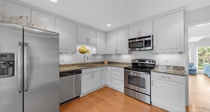 736 Spinnaker! Pet Friendly, Walk to Ocean, Pools, Golf, Dining! Amenity Cards!