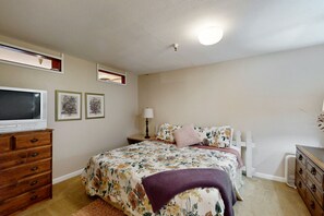 1 bedroom, bed sheets