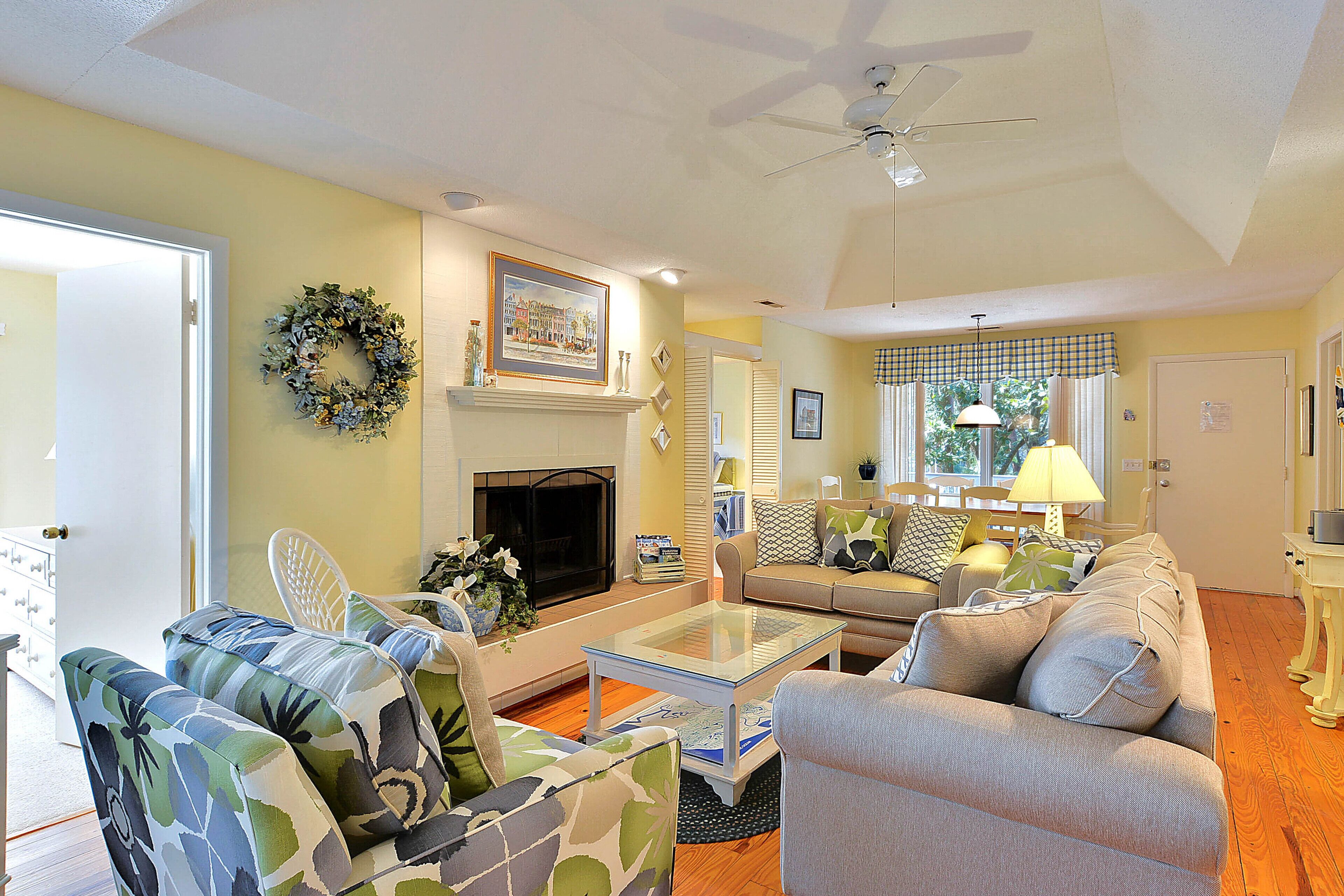 Lovely cottage with tennis & golf, shared community pool - close to the beach