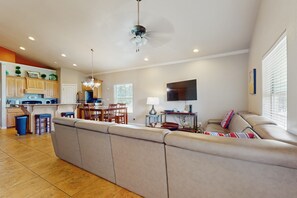 TV - Spacious condo with balcony firework show - steps from the beach (South Padre Island)