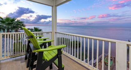 Bayfront Home with Shared Pool, Dock, Balcony, Playground and Washer/Dryer
