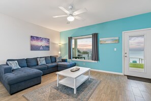 TV, DVD player, stereo - Bayfront Home with Shared Pool, Dock, Balcony, Playground and Washer/Dryer (Port Isabel)