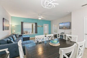 TV, DVD player, stereo - Bayfront Home with Shared Pool, Dock, Balcony, Playground and Washer/Dryer (Port Isabel)