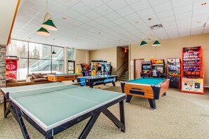 Game room - Cozy condo w/ balcony, shared pool, hot tub, & sauna - year round outdoor fun (Silverthorne)