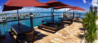 Private Beach-Pool-King Bed-No Stairs-Family Friendly-Relax-Play Together!