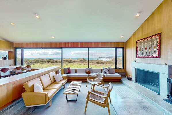 TV, fireplace, DVD player, video library - Oceanfront home with private hot tub, views, beach access & shared pools/tennis (Sea Ranch)