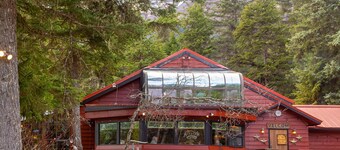 Ski-in/ski-out condo with amazing mountain views - near shopping & dining