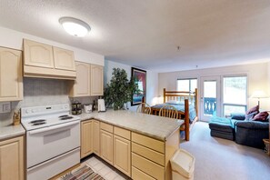 Køleskab, mikrobølgeovn, ovn, kogeplade