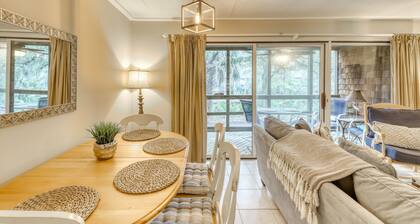 Well-equipped Condo with Screened Porch & Lake View - Near Beach, Dogs Welcome