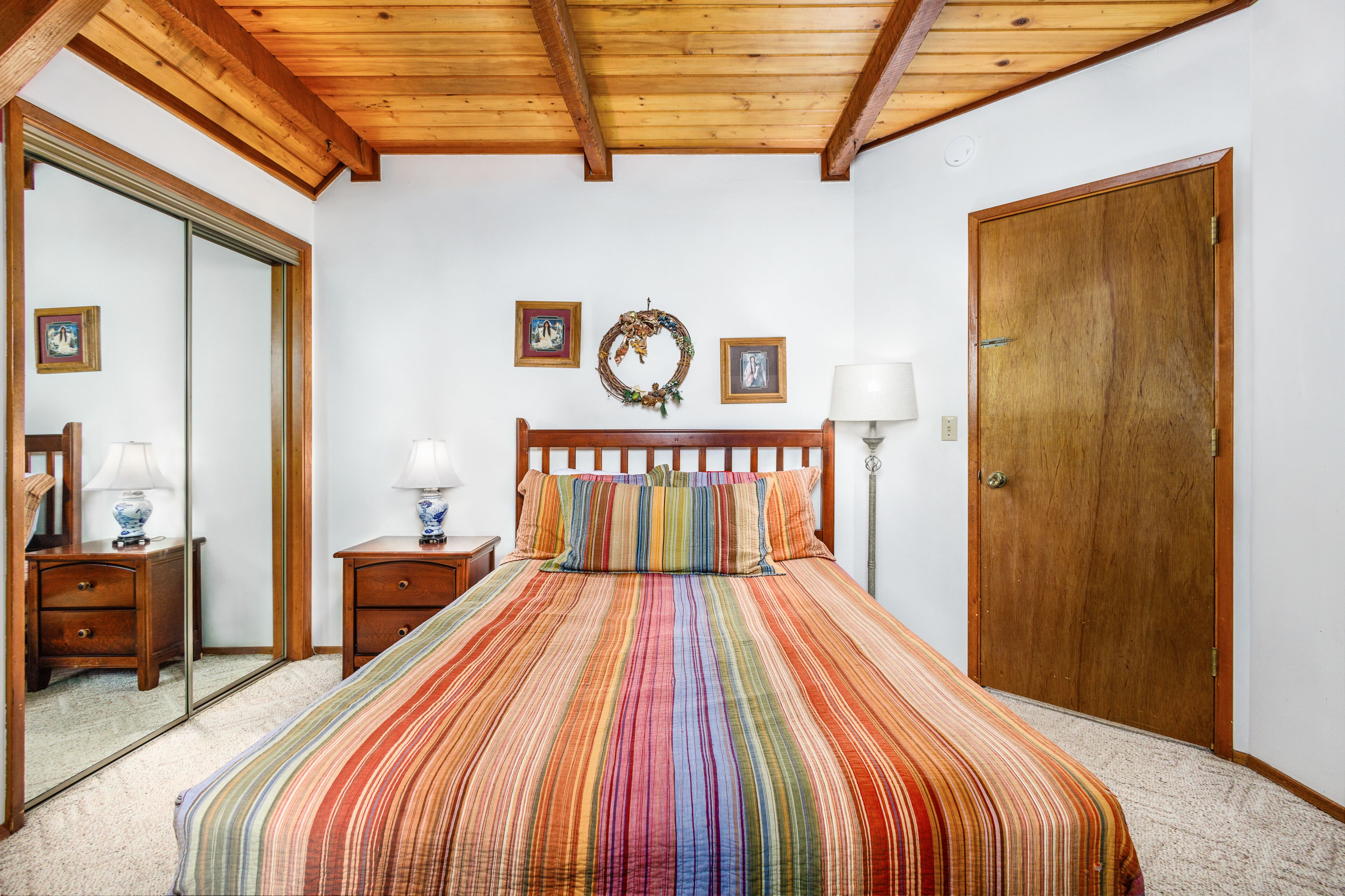 2 bedrooms, iron/ironing board, bed sheets