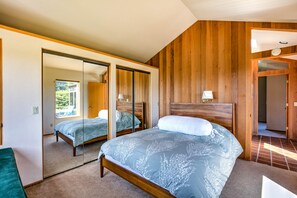 3 bedrooms, iron/ironing board, internet, bed sheets