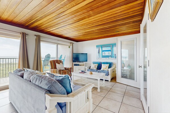 TV - Oceanview Condo with Shared Pool Near Beach, Restaurants, Schlitterbahn (South Padre Island)