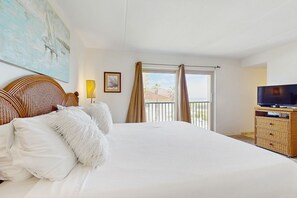 3 bedrooms, iron/ironing board, internet, bed sheets - Oceanview Condo with Shared Pool Near Beach, Restaurants, Schlitterbahn (South Padre Island)