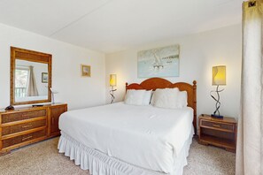3 bedrooms, iron/ironing board, internet, bed sheets