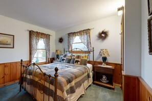 2 slaapkamers, een strijkplank/strijkijzer, gratis internet, beddengoed