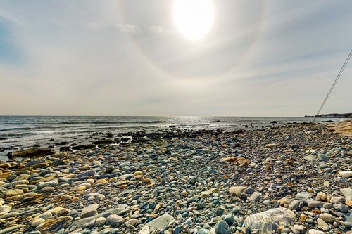 Charming cottage with washer/dryer and  patio - walk to Long Sands Beach