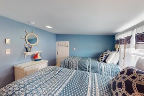 4 bedrooms, iron/ironing board, Internet, bed sheets