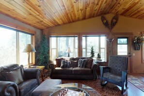 تلفزيون، مدفأة، تنس طاولة