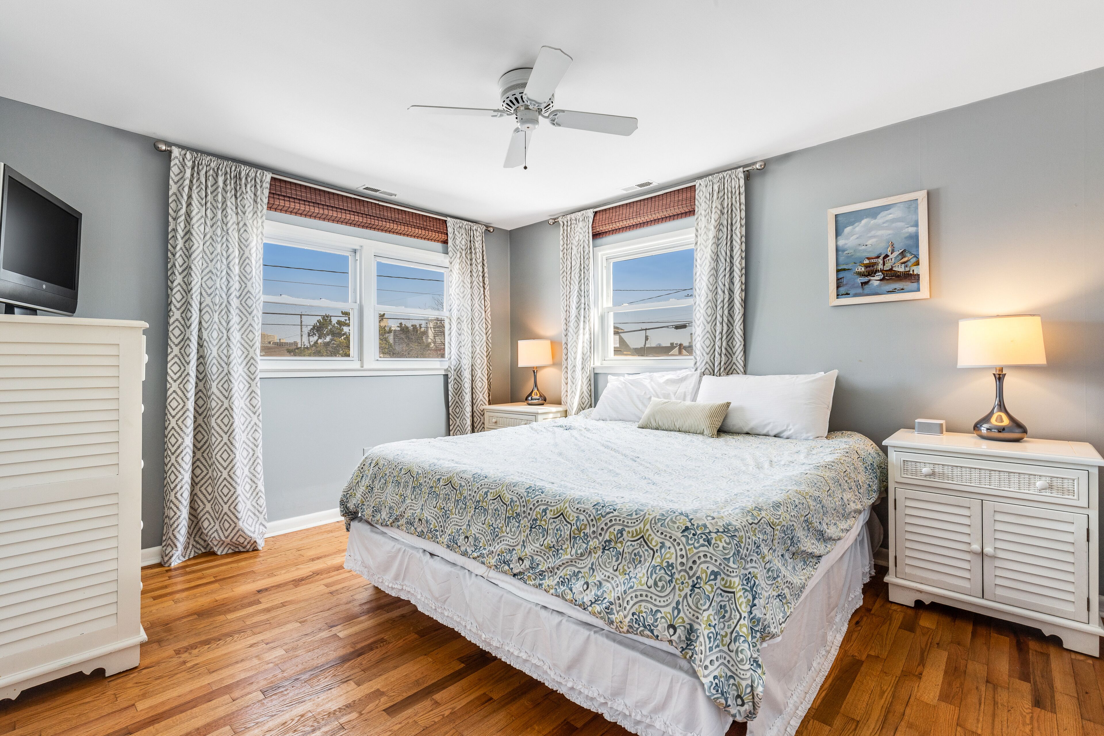 4 bedrooms, internet, bed sheets