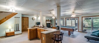 King bed, hot tub & jacuzzi with no hidden fees!