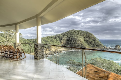 Enchanted Affenhaus mit atemberaubendem Meerblick